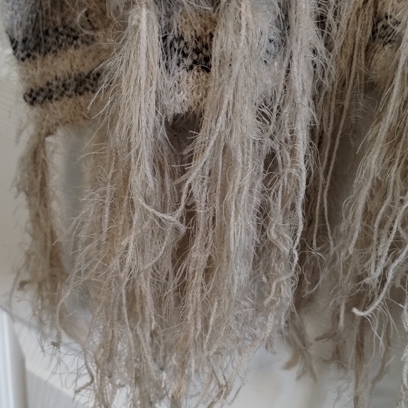 NWT PQLA Fringe Boho Poncho/Sweater - Picture 4 of 12